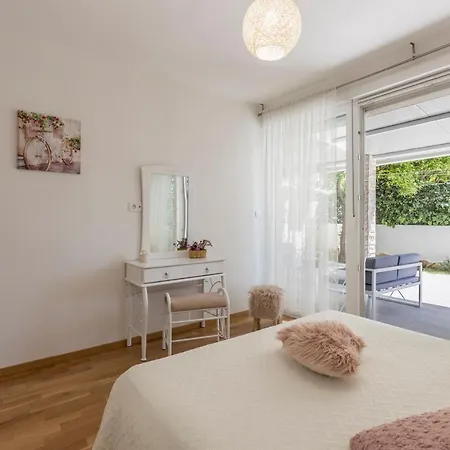 Tiki With Big Terrace Apartament Split