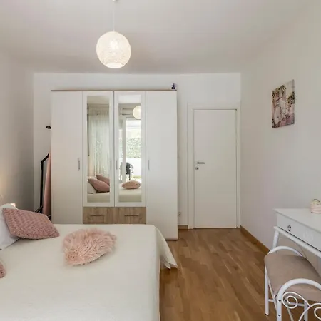 Tiki With Big Terrace Apartament Split