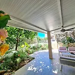 Tiki With A Large Terrace Apartamento