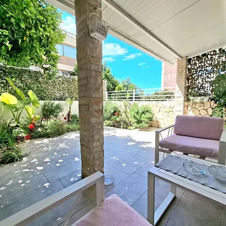 Apartment Tiki With A Large Terrace