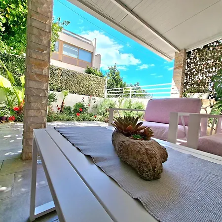 Tiki With A Large Terrace Apartment *