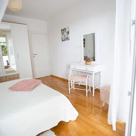 Tiki With Big Terrace Сплит